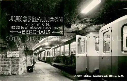 AK / Ansichtskarte 73825897 Eisenbahn Station Jungfraujoch  Eisenbahn