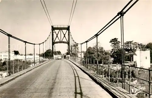 AK / Ansichtskarte Tonnay Charente Le Pont Suspendu sur la Charente Entree de la Ville Tonnay Charente