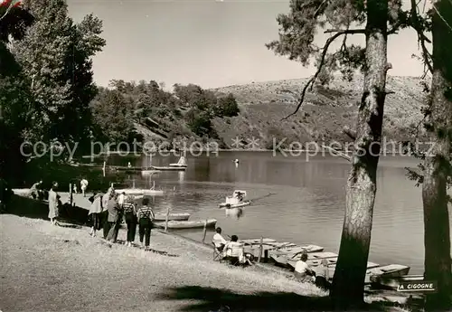 AK / Ansichtskarte Tazenat_Gour_de Ancien cratere Superficie Barques et pedalos 