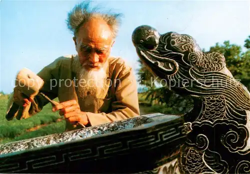 AK / Ansichtskarte 73826188 Vietnam Stone carving Artist in Hoa Lu ancient capital Vietnam