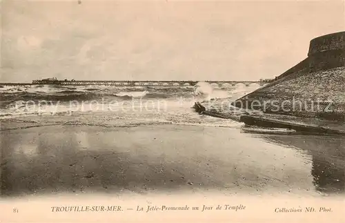 AK / Ansichtskarte Trouville sur Mer La Jetee Promenade un Jour de Tempete Trouville sur Mer