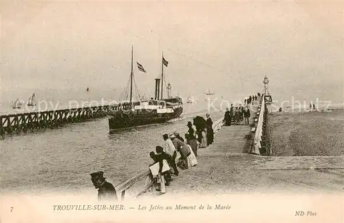 AK / Ansichtskarte Trouville sur Mer Les Jetees au Moment de la Mairie Trouville sur Mer