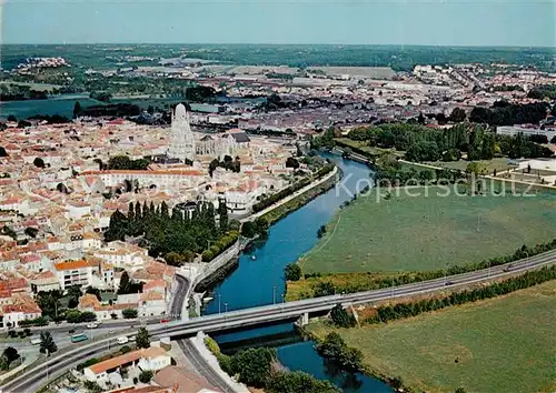 AK / Ansichtskarte Saintes_17 Vue panoramique aerienne de la ville sur les rives de la Charente 