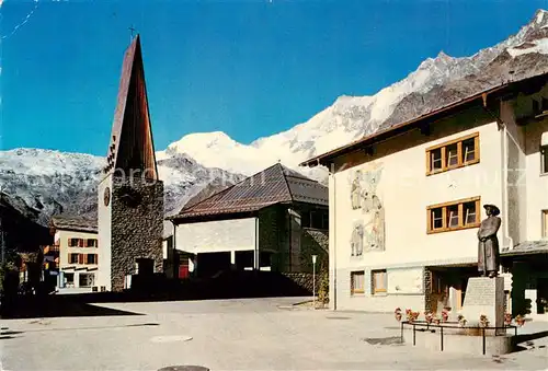 AK / Ansichtskarte Saas Fee_VS Dorfplatz mit Feegletscher Alphubel Taeschhorn und Dom 