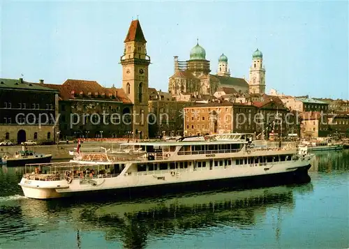 AK / Ansichtskarte  Dampfer_Binnenschifffahrt Passau Rathaus und Dom mit ungarischen MFGS Rakoczl 