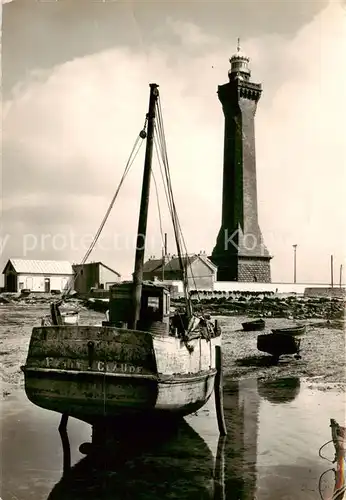 AK / Ansichtskarte Saint_Pierre_Penmarch Le Phare dEckmuehl vu du Port Saint_Pierre_Penmarch