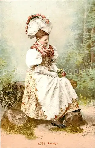 AK / Ansichtskarte Schwyz_SZ Schwyzerin in Tracht 