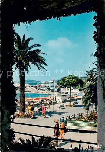AK / Ansichtskarte Sainte Maxime sur Mer_83 Echappee sur la Promenade 