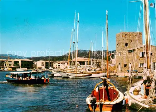 AK / Ansichtskarte Port_Grimaud_83_Var Le passage du coche deau entre les yachts des riverains 