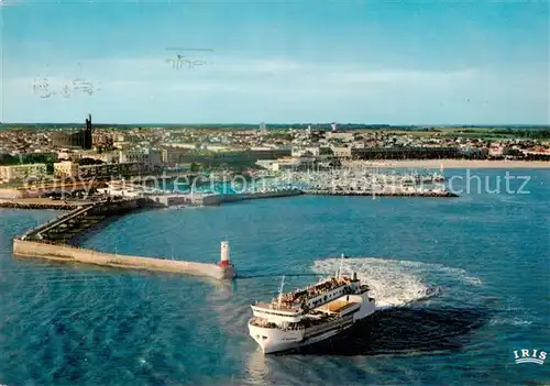 AK / Ansichtskarte Royan_17 Le Port et leglise vus du ciel Au premier plan le Bac 