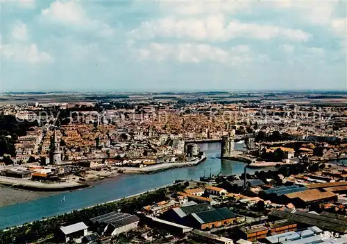 AK / Ansichtskarte La_Rochelle_17 Vue du ciel La Tour de la Lanterne a gauche et lentree du Port 