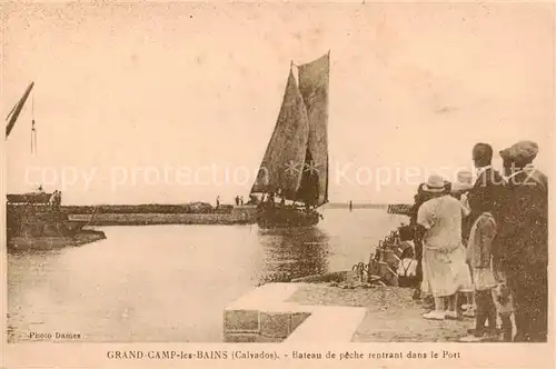 AK / Ansichtskarte Grand Camp les Bains_76_Seine Maritime Bateau de peche rentrant dans le Port 