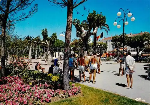 AK / Ansichtskarte Ste Maxime sur Mer_83 Les jeux de boules sous les jardins ombrages et fleuris du port 