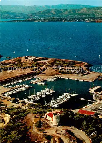 AK / Ansichtskarte Les_Embiez_83_Ile_des_Embiez_Var Le Port en direction de Sanary Bandol Vue aerienne 