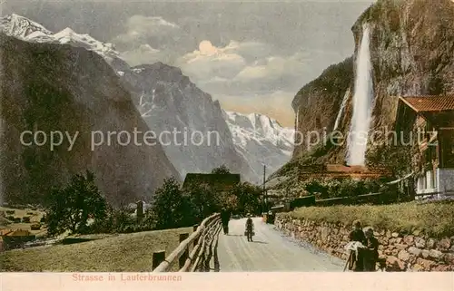 AK / Ansichtskarte Lauterbrunnen_BE Strasse und Wasserfall im Lauterbrunnental Lauterbrunnen BE