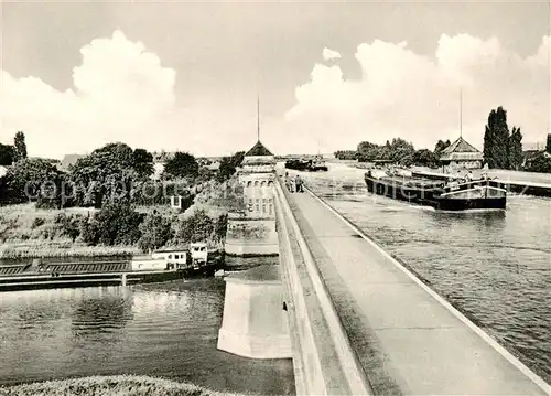 AK / Ansichtskarte  Minden__Westfalen_Weser ueberfuehrung des Mittellandkanals ueber die Weser Wasserstrassenkreuz 