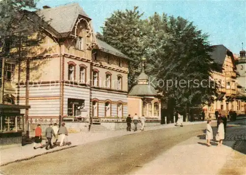 AK / Ansichtskarte Szklarska_Poreba_Schreiberhau_Riesengebirge_PL Ulica Jednosci Narodu z lewej Klub Karwiania FWP 
