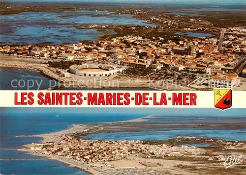 AK / Ansichtskarte Les_Saintes Maries de la Mer Les arenes leglise et les marais Vue aerienne Les