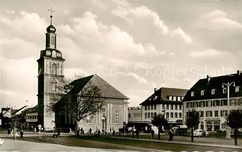 AK / Ansichtskarte 73830301 Ruesselsheim_Main Marktplatz mit ev Kirche Ruesselsheim Main