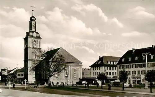 AK / Ansichtskarte  Ruesselsheim_Main Marktplatz mit ev Kirche Ruesselsheim Main