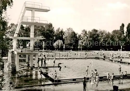 AK / Ansichtskarte  Ruesselsheim_Main Schwimmbad Sprungturm Ruesselsheim Main