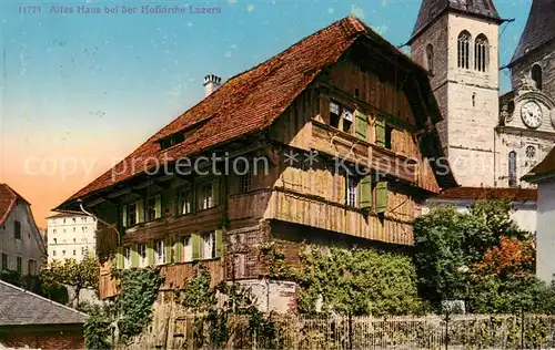 AK / Ansichtskarte Luzern__LU Altes Haus bei der Hofkirche 