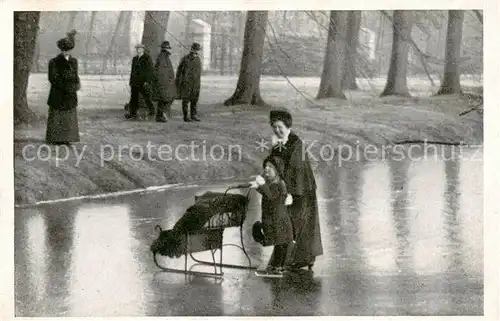 AK / Ansichtskarte  S-Gravenhage_Den_Haag_NL HKH Prinses Juliana schaatsen rijdende 