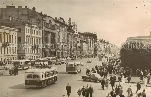 AK / Ansichtskarte  Leningrad_St_Petersburg_RU Strassenpartie 