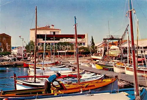 AK / Ansichtskarte  Saint_Tropez_Var Le port et le Papagayo Saint_Tropez_Var