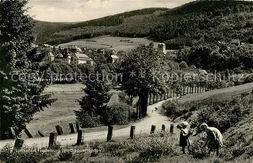 AK / Ansichtskarte Fredeburg_Schmallenberg Panorama Luftkurort Landschaft Kinder Fredeburg_Schmallenberg