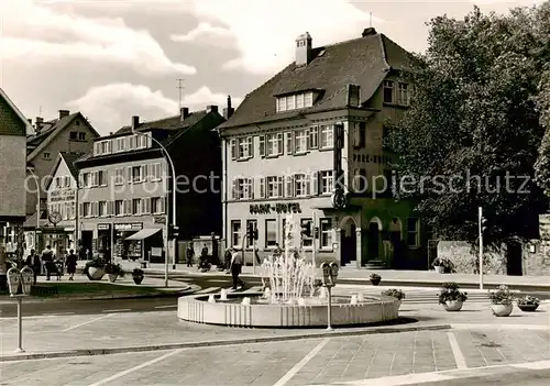 AK / Ansichtskarte Ruesselsheim_Main Friedensplatz Brunnen Park Hotel Ruesselsheim Main