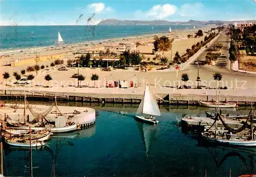 AK / Ansichtskarte Riccione_Rimini_IT Porte Canale e spiaggia 