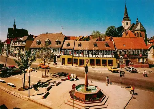AK / Ansichtskarte Oberursel_Taunus Marktplatz mit Brunnen und Kirche Oberursel Taunus