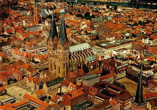 AK / Ansichtskarte Luebeck Stadtblick mit Marktplatz und St Marien Luebeck