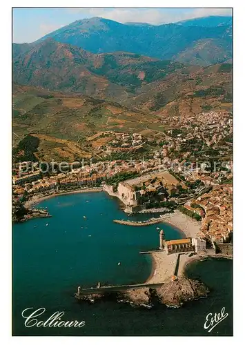 AK / Ansichtskarte Collioure_66_Pyrenees Orientales Ville dominee par les Alberes Eglise Clocher Plage Saint Vincent Chateau vue aerienne 