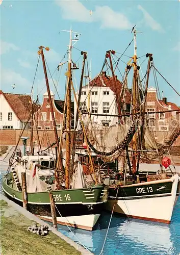 AK / Ansichtskarte  Greetsiel Am Hafen Fischkutter Greetsiel