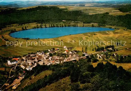 AK / Ansichtskarte  Meerfeld Panorama mit Maar Meerfeld