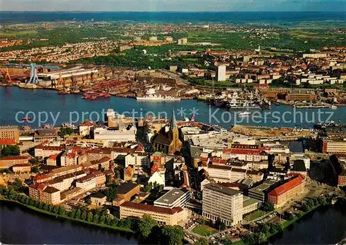 AK / Ansichtskarte Kiel Innenstadt mit Werften und Ostufer Fliegeraufnahme Kiel