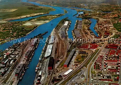 AK / Ansichtskarte Bremen Hafen Fliegeraufnahme Bremen