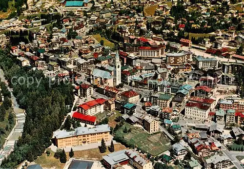 AK / Ansichtskarte Cortina_d_Ampezzo_IT Veduta aerea del centro 