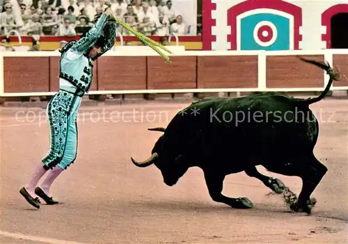 AK / Ansichtskarte Stierkampf_Corrida_de_Toros_Bullfight Par de Banderillas 