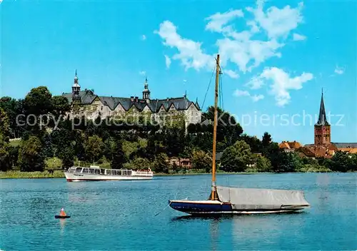 AK / Ansichtskarte Ploen_See Blick auf Schloss und Kirche Ploen_See