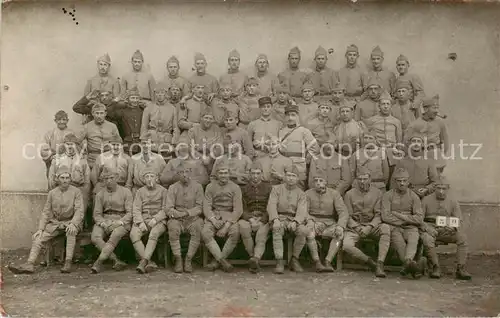 AK / Ansichtskarte  Militaria_France Soldaten Gruppen Bild 