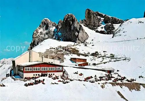 AK / Ansichtskarte 73837476 Mittenwald_Bayern Karwendelgebirge mit Bergstation und Sonnenhang Mittenwald Bayern