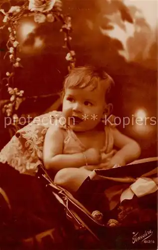 AK / Ansichtskarte Foto_Fotocelere_Nr. Nr.812 6 Kind im Kinderwagen Foto_Fotocelere_Nr.