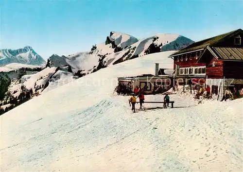 AK / Ansichtskarte 73838068 Lenggries Brauneckhaus mit Latschenkopf Winterpanorama mit Zugspitze Alpen Lenggries