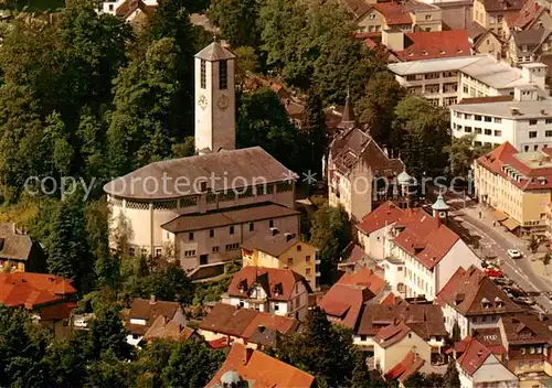 AK / Ansichtskarte  Triberg Stadtkirche St Clemens Maria Hofbauer Fliegeraufnahme Triberg