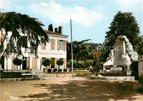 AK / Ansichtskarte  Tonneins_47_Lot-et-Garonne Hotel de Ville et Monument aux Morts 