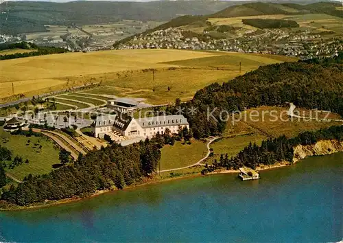 AK / Ansichtskarte  Meschede Hennesee Hotel am Hennesee Stausee Fliegeraufnahme Meschede