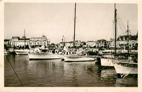 AK / Ansichtskarte  Trouville-sur-Mer Le Casino le Port Trouville-sur-Mer